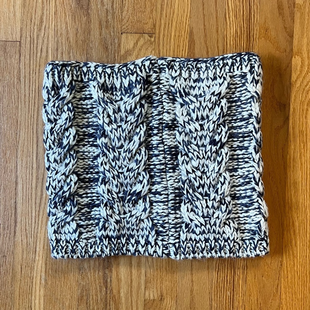 Gap Knit Infinity Scarf Blue and White “Marbled”